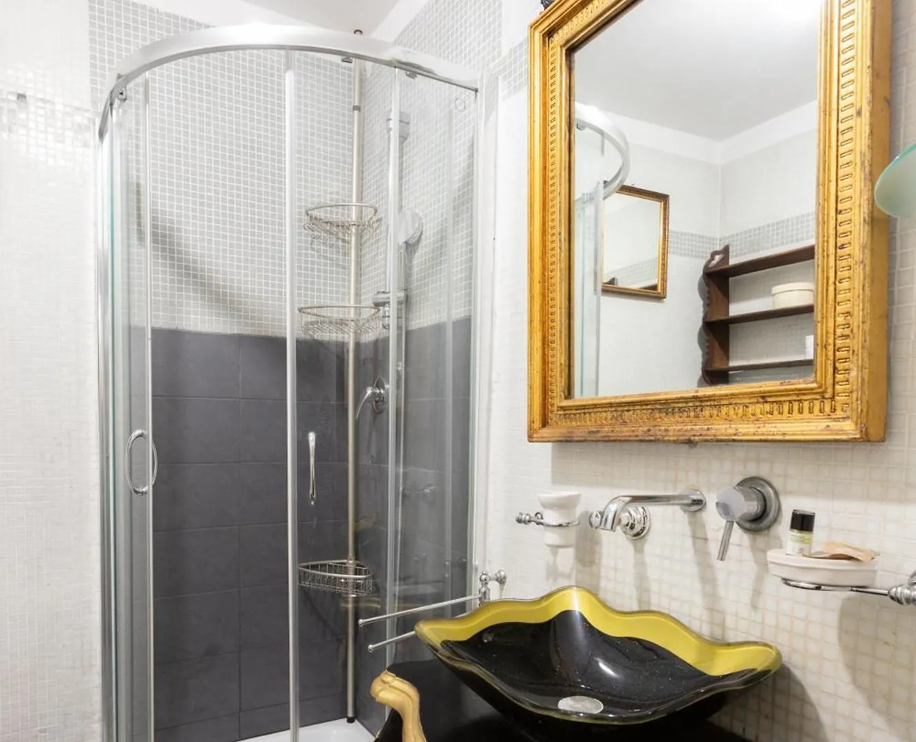 Elegant Apartment In Trastevere Rome Italy