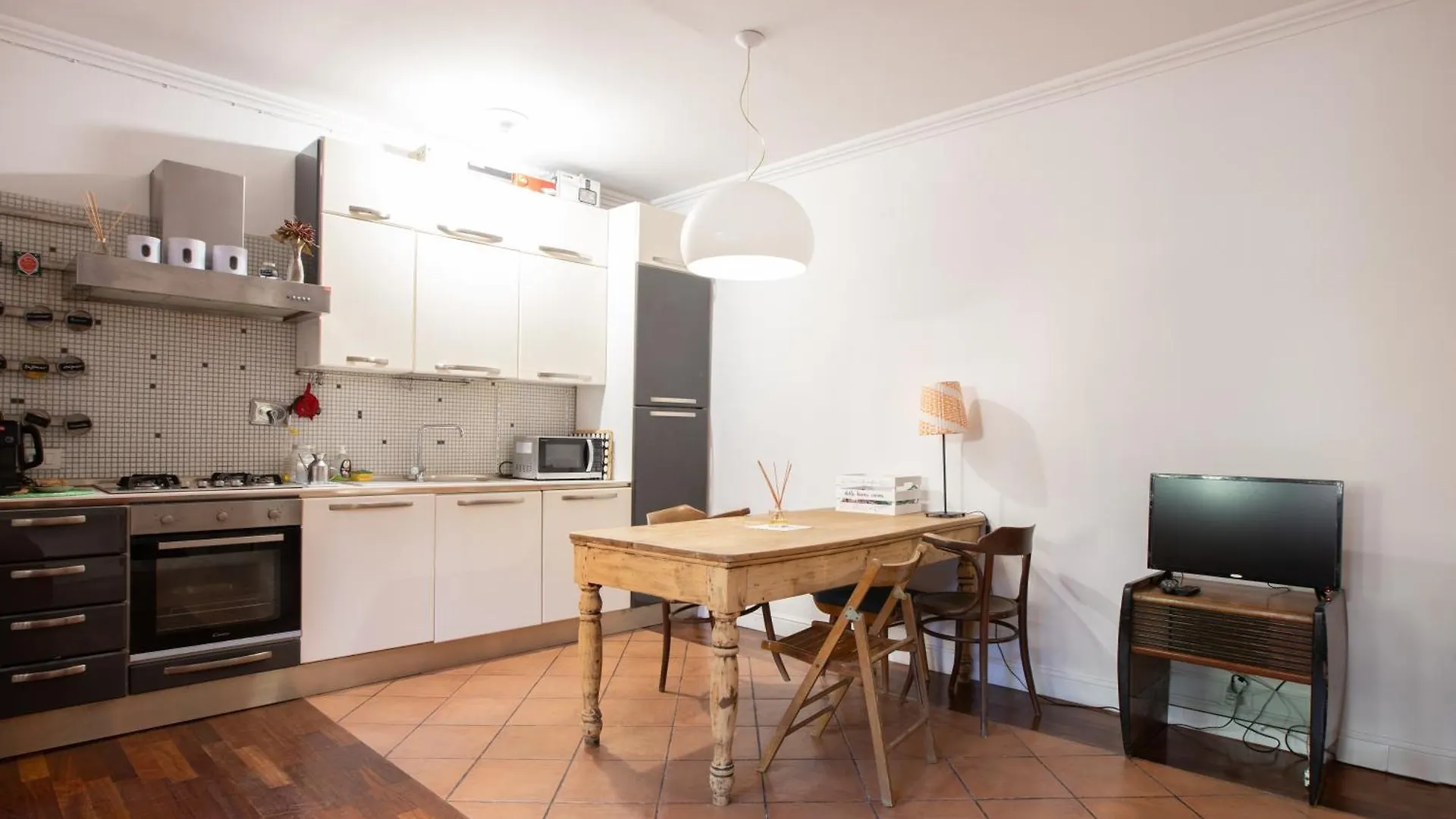 Elegant Apartment In Trastevere Rome